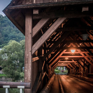 Die Brücke über den Fluß Eger, beliebter Ort von Kanufahrern.