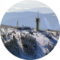 Erzgebirge begrenzenden nordwestlichen Teil des Landes. Es besteht aus etwa 130 km lange durchgehende Bergkette zwischen der Tschechischen Republik und Deutschland. Der berühmteste Wintersportort Keilberg Erzgebirge sind ein Geschenk Gottes.