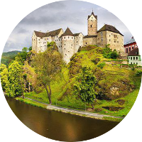 Loket je český hrad, který se tyčí nad řekou Ohří v chráněné krajinné oblasti Slavkovský les.