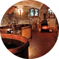 Bierbäder sind ein wunderbarer Weg, um zusammen zu bringen Bier trinken mit Entspannung in einem Spa-Umgebung. Nicht nur ist sein Bier Release, aber tun auch etwas Gutes für Ihren Körper. Bierbäder sind für alle Liebhaber von Bier und richtige Ruhe und Gäste konzipiert bieten immer einen erstklassigen Service.