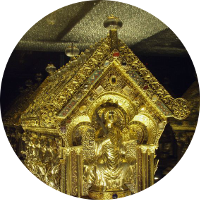 Relikviář svatého Maura v Bečově nad Teplou nedaleko Karlovyých Varů je výjimečnou zlatnickou památkou na území České republiky. Co do hodnoty, je tento předmět srovnatelný s korunovačními klenoty, přestože je starší a umělecké práce jsou zde provedeny ve větším rozsahu.